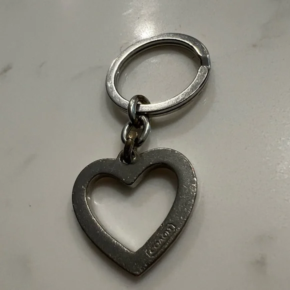 Rare COACH Vintage Red Enamel Heart Keychain Purse Charm - Picture 2 of 2